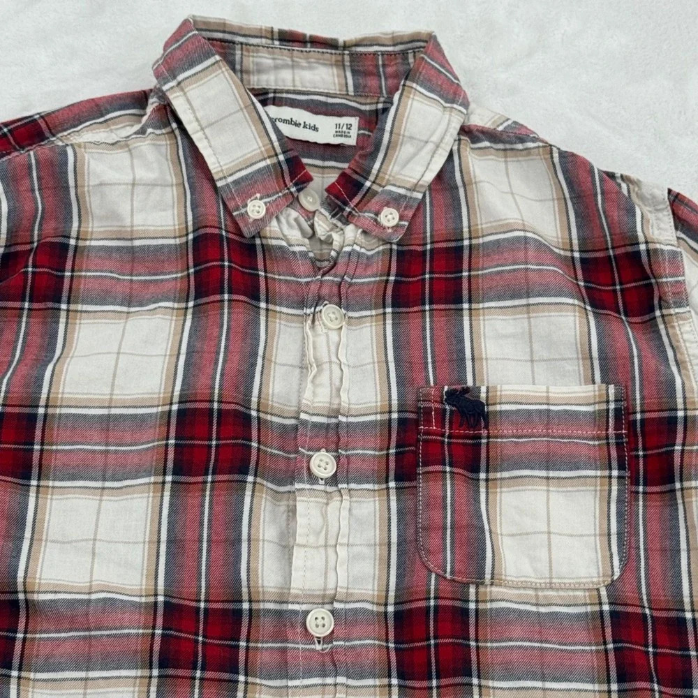 Abercrombie Kids Boys Red White Plaid Long Sleeve Button Down Shirt Size 11/12 - Picture 2 of 3